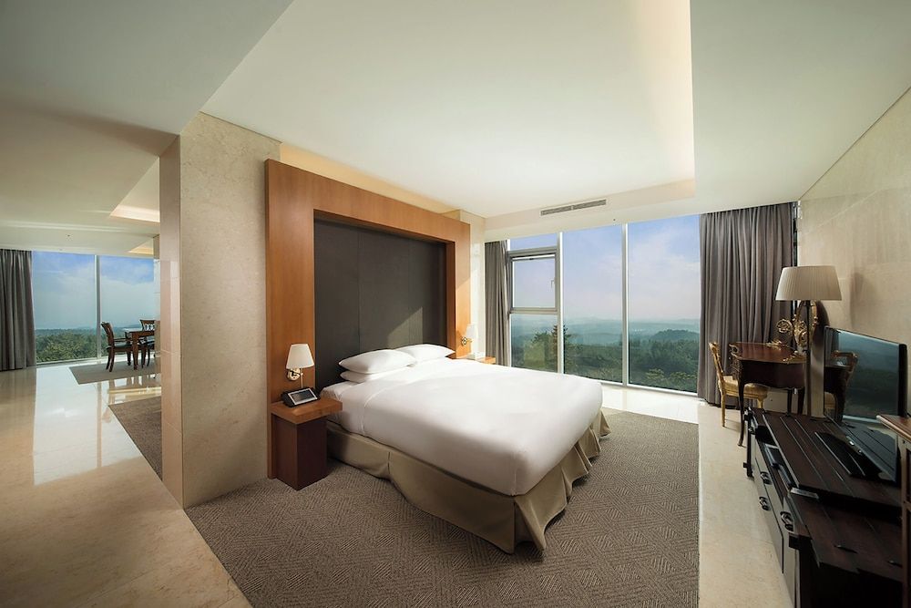 WE Hotel Jeju Royal Suite + Breakfast for 2 3