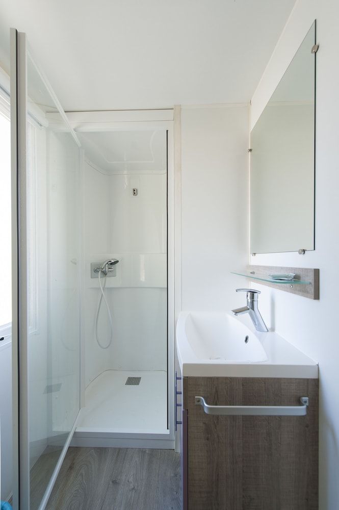 Sporting Club Village Deluxe Mobile Home, 3 Bedrooms, Kitchen 3