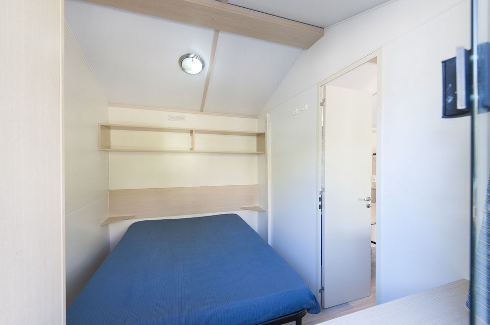 Sporting Club Village Deluxe Mobile Home, 3 Bedrooms, Kitchen 2