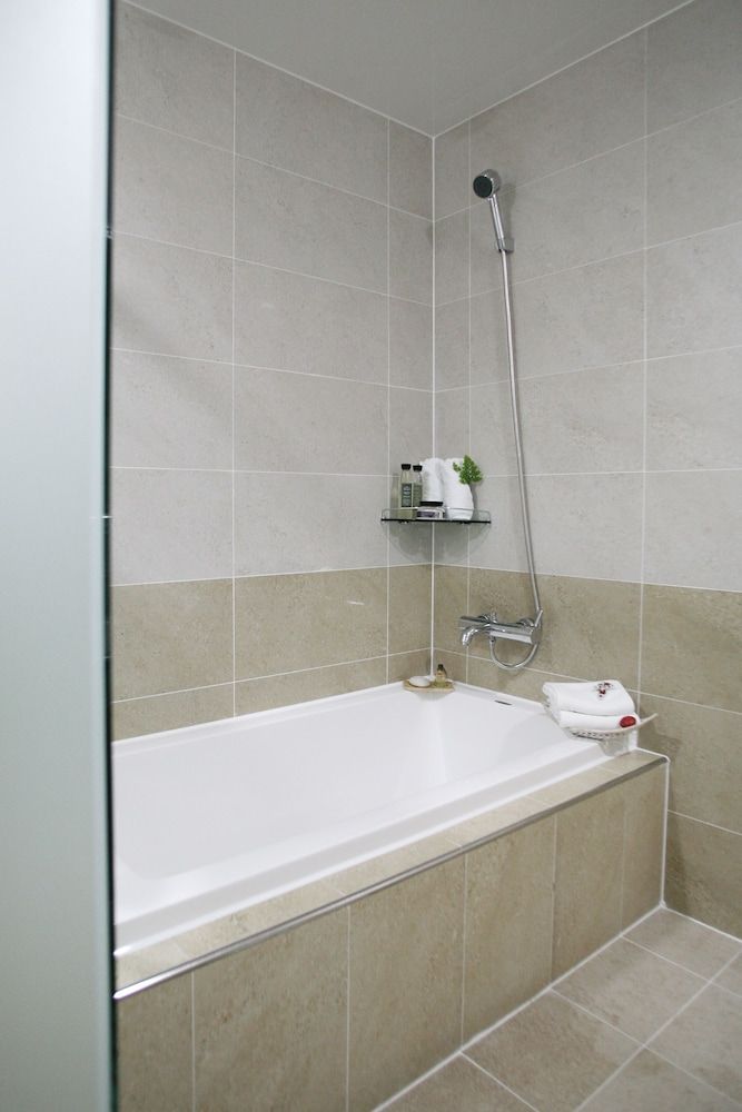 Benikea Hotel Yeosu Deluxe Twin Room, Terrace, Ocean View 5