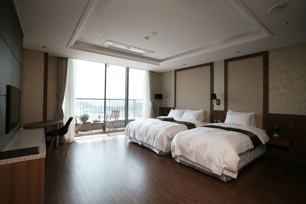 Benikea Hotel Yeosu Deluxe Twin Room, Terrace, Ocean View