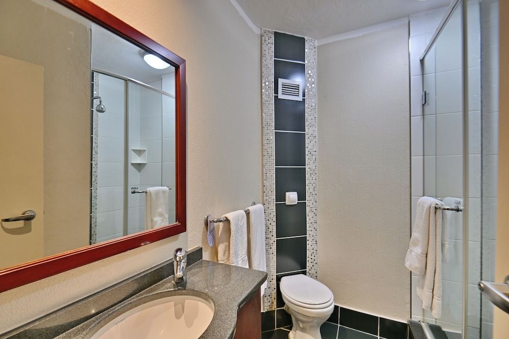 Town Lodge Polokwane Double Room, Non Smoking 4