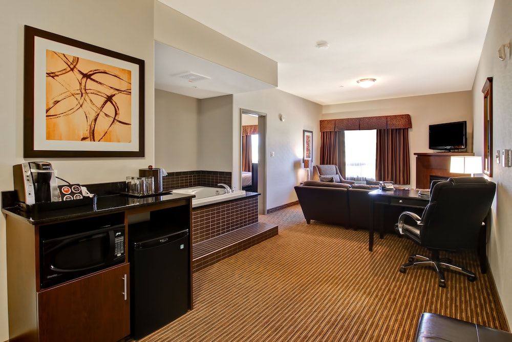 Tisdale Canalta Hotel