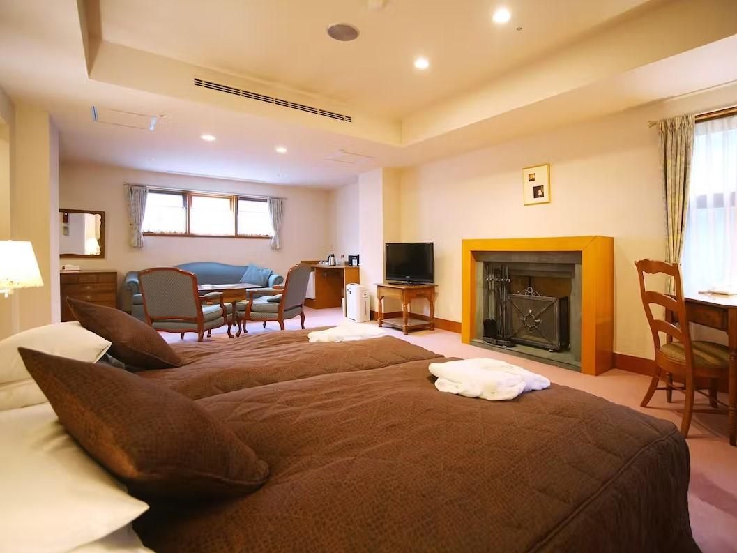 Adjoining Double and Twin Rooms