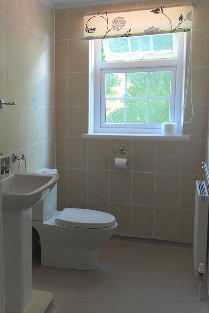 Double Room (Darracott)