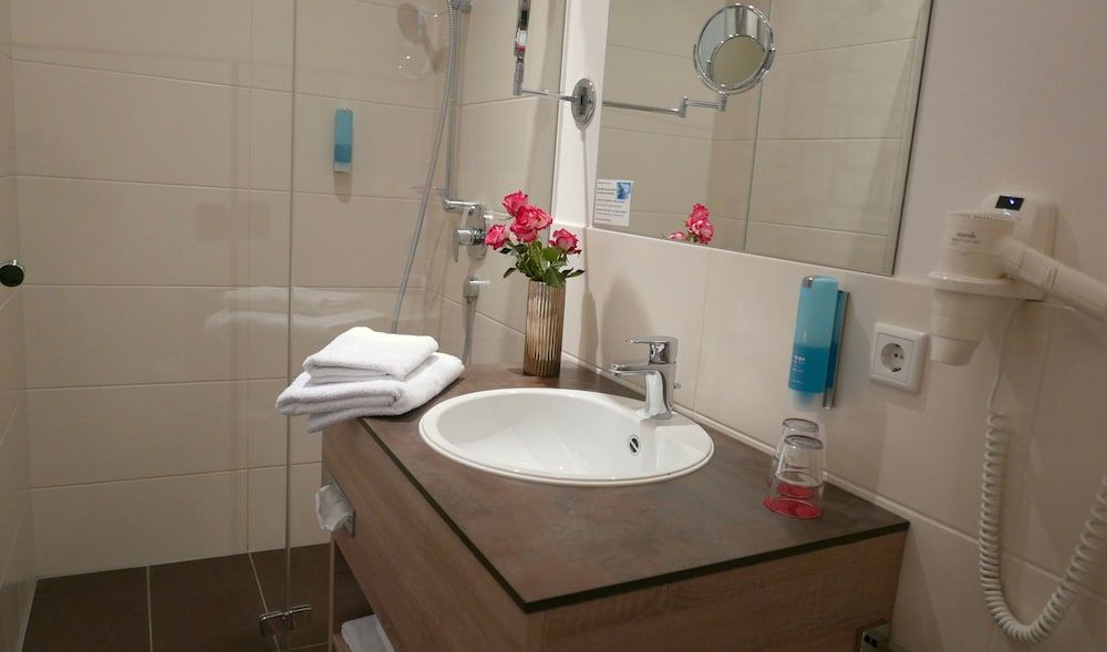 Business Class Hotel Ebersberg Double Room 9