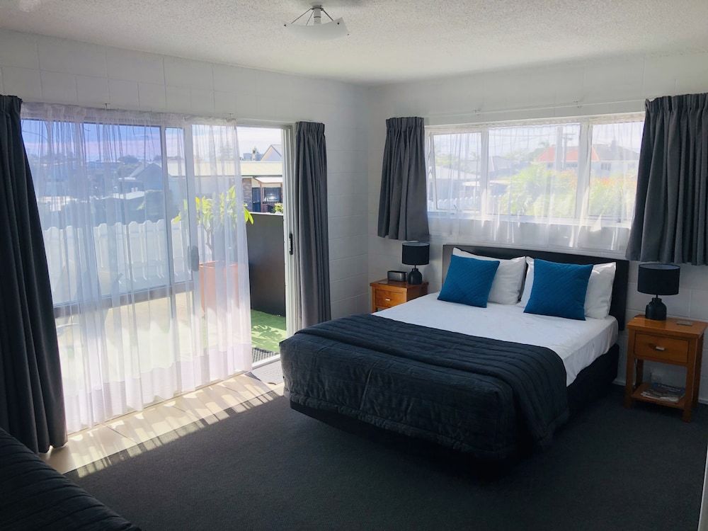 Blue Haven Motel Large Queen Studio 4