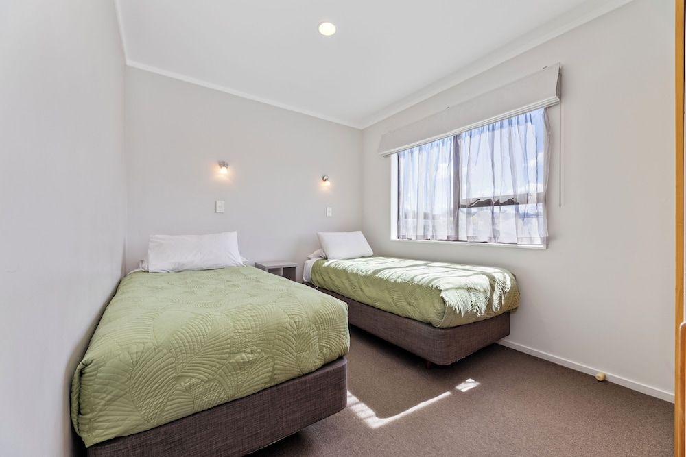 Knightsbridge Court Motor Lodge Two Bedroom Family Suite 3