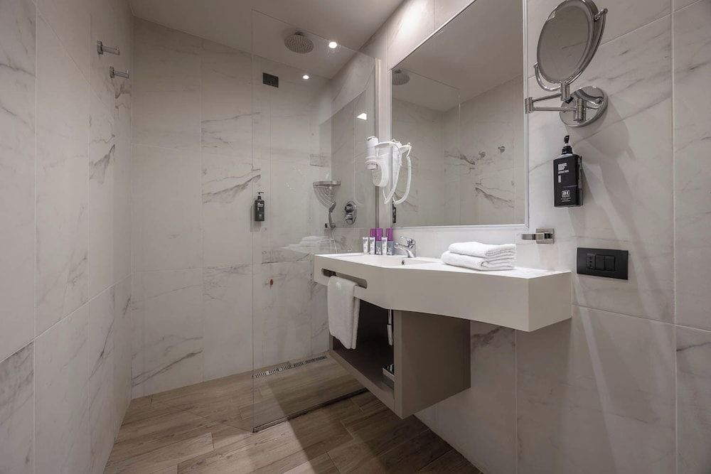 iH Hotels Milano St. John Sesto San Giovanni Superior Triple Room 3