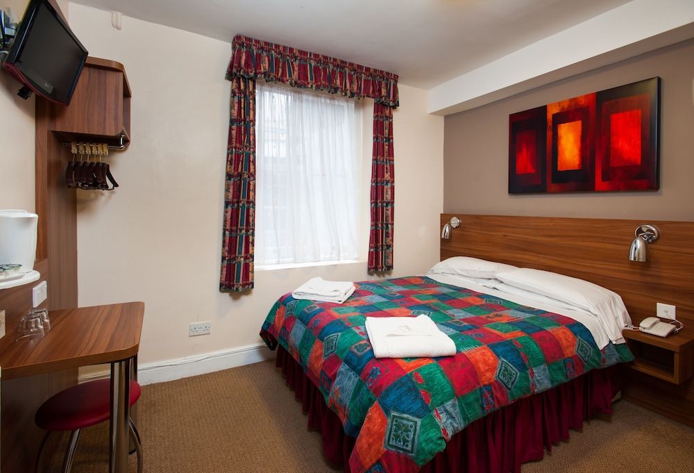 The Dover Basic Double Room, Shared Bathroom 3