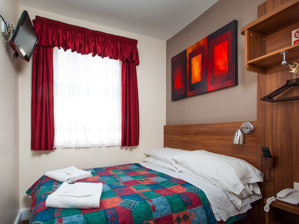 The Dover Basic Double Room, Shared Bathroom 2