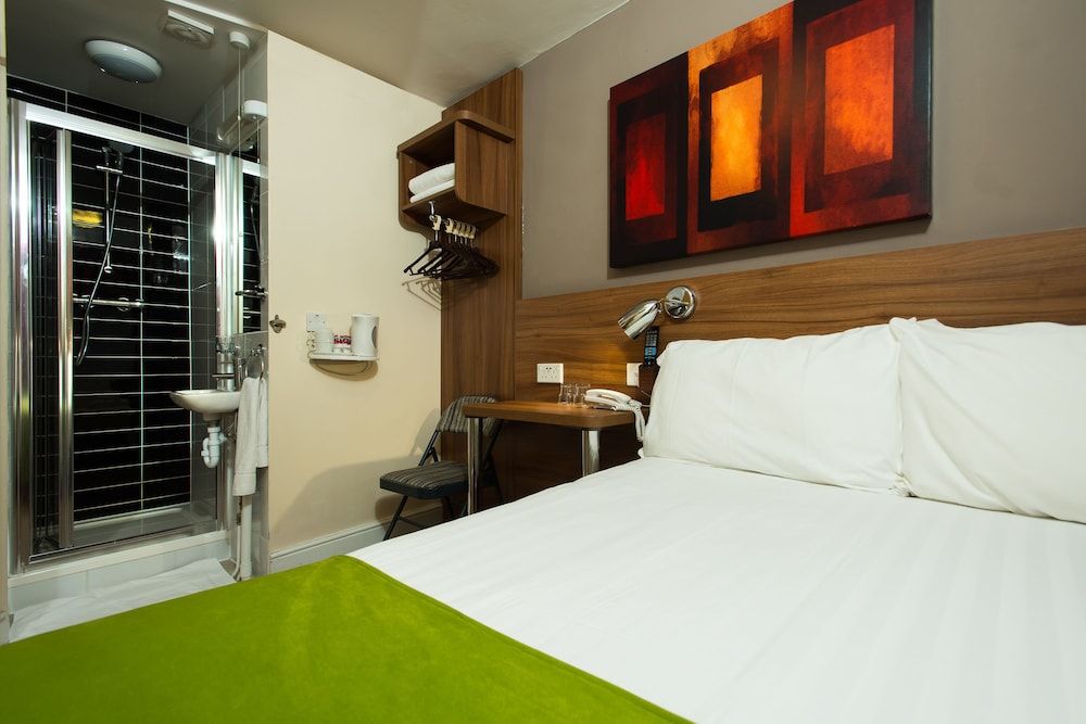 The Dover Basic Double Room, Shared Bathroom 5