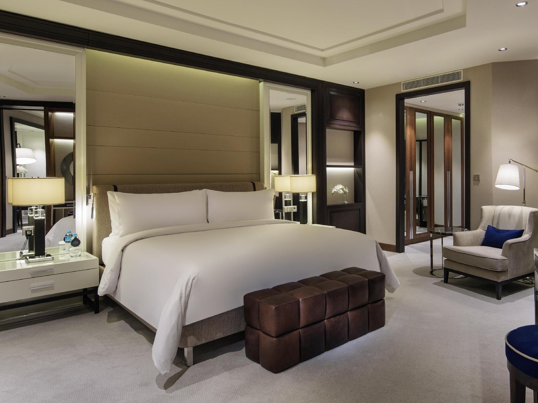 Taksim Accessible Suite With Lounge Access