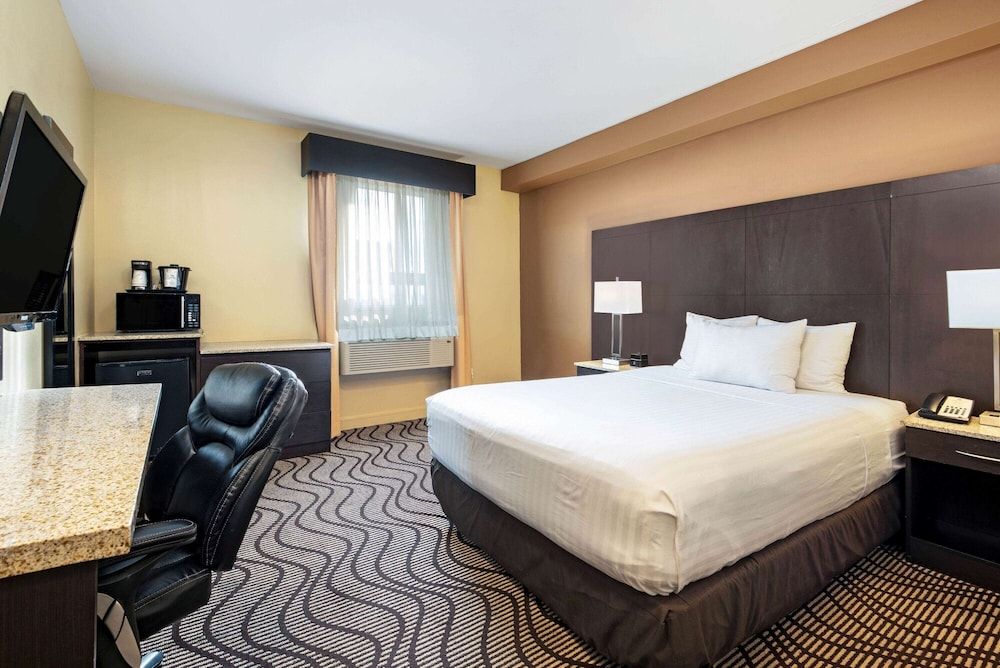 Room, 2 Queen Beds, Non Smoking (Next to Lobby)
