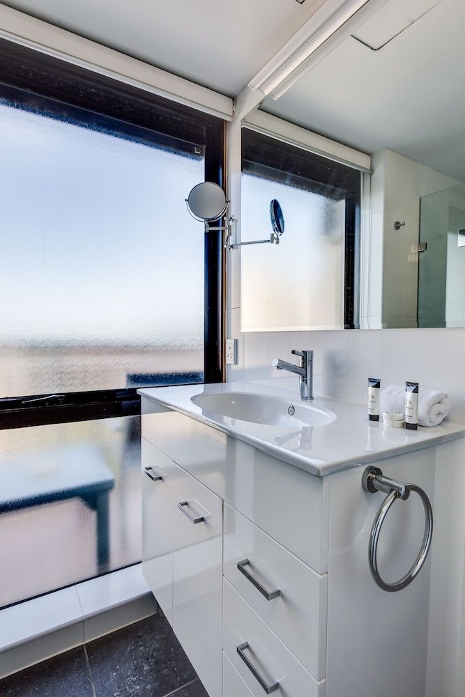 Central Hillcrest Apartment Hotel Hotel King Room 4