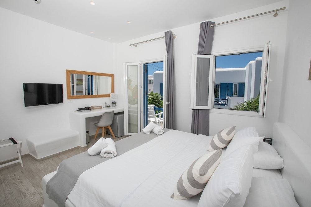 Acrogiali Beachfront Hotel Deluxe Double or Twin Room, Garden View 2