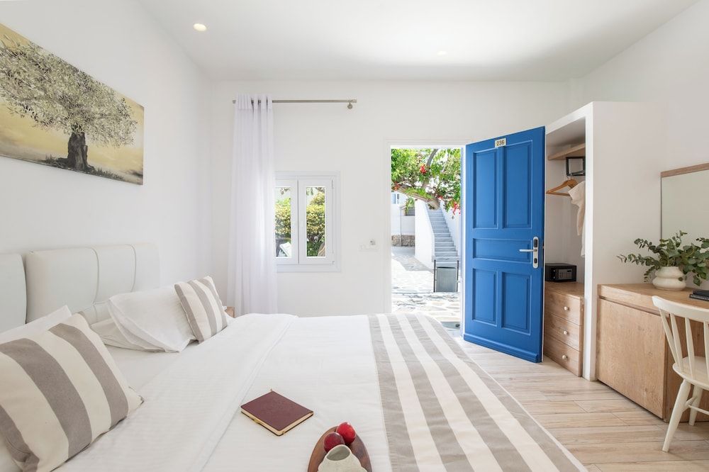 Acrogiali Beachfront Hotel Deluxe Double or Twin Room, Garden View 4