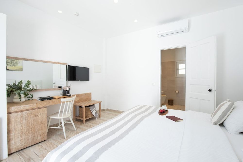 Acrogiali Beachfront Hotel Deluxe Double or Twin Room, Garden View 5