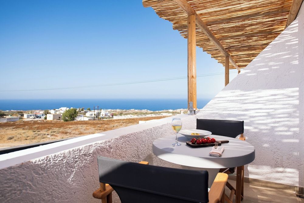 The Noverian Bios Santorini Boutique Hotel 