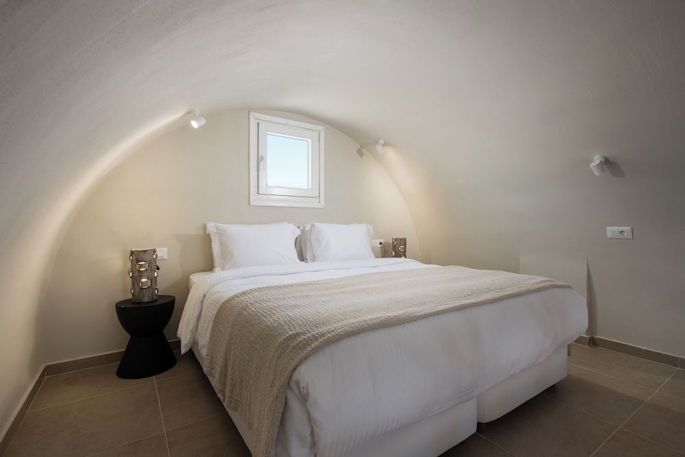 undefined The Noverian Bios Santorini Boutique Hotel 9