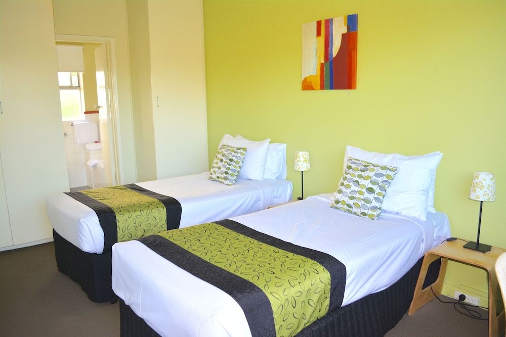 Deluxe One Bedroom Apartment - Twin