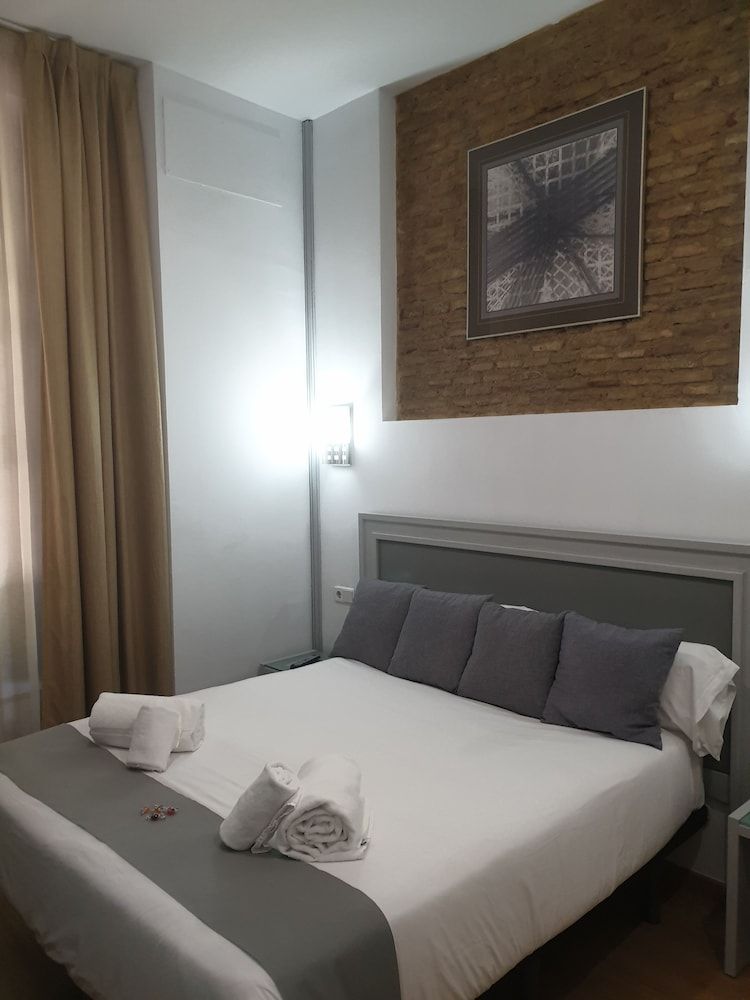 Hotel y Apartamentos Doña Lola Economy Double Room 2