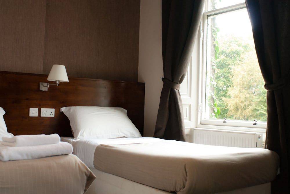 undefined Edinburghhouse Hotel