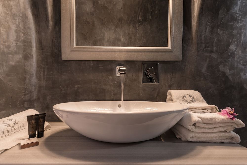 Anteliz Suites Standard Room 12