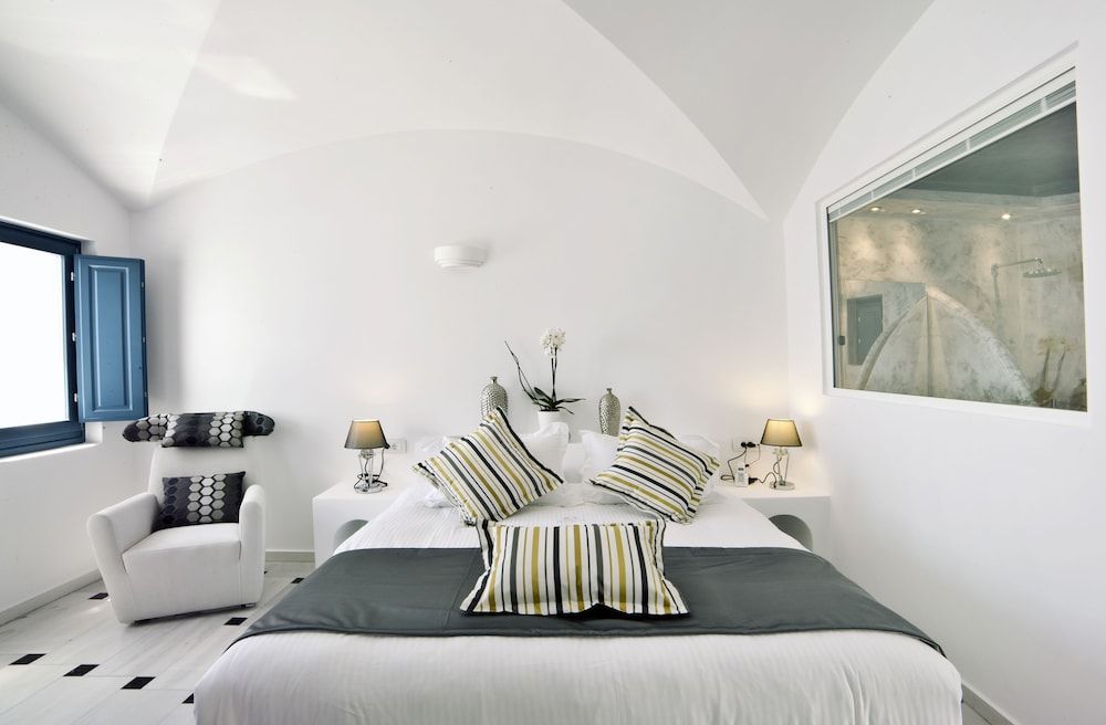 Suite with Infinity Private Pool, Caldera View