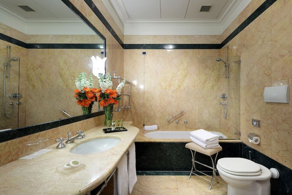 Eurostars Hotel Excelsior Classic Double Room 7