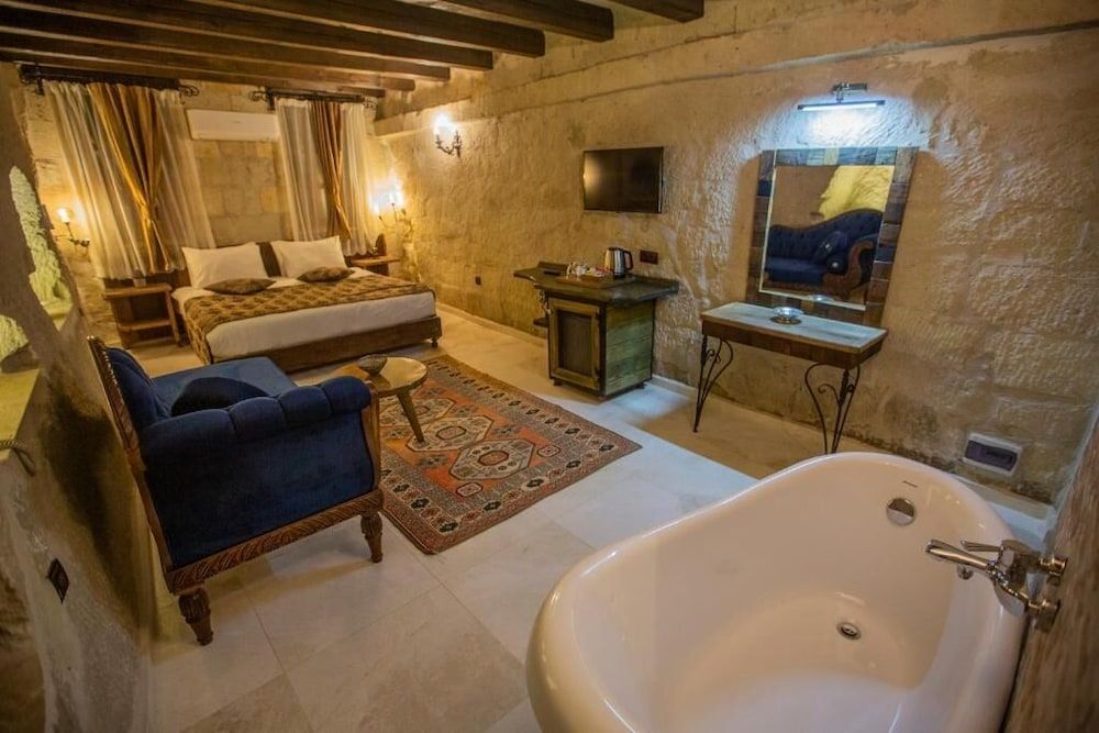 Divan Cave House Deluxe Double Room with Bath