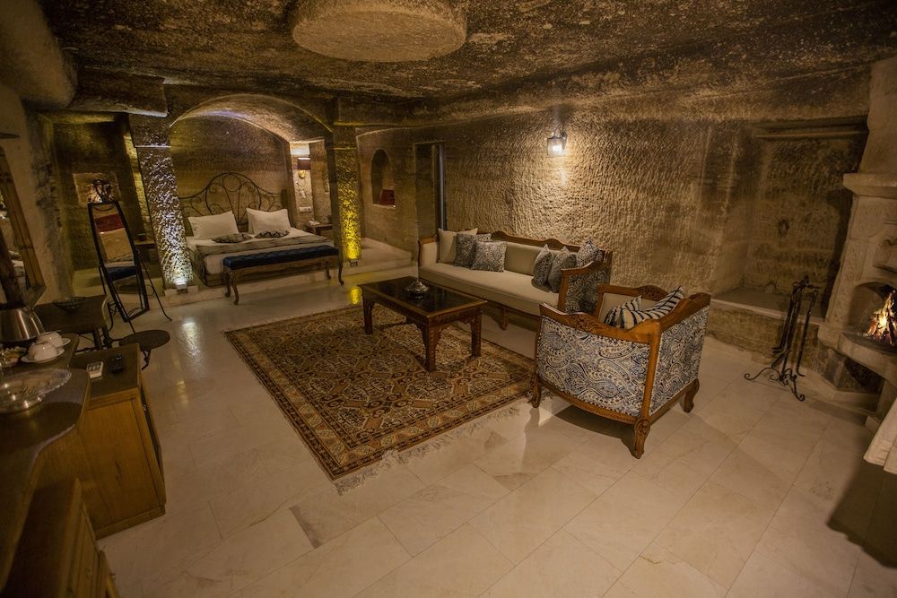 Divan Cave House