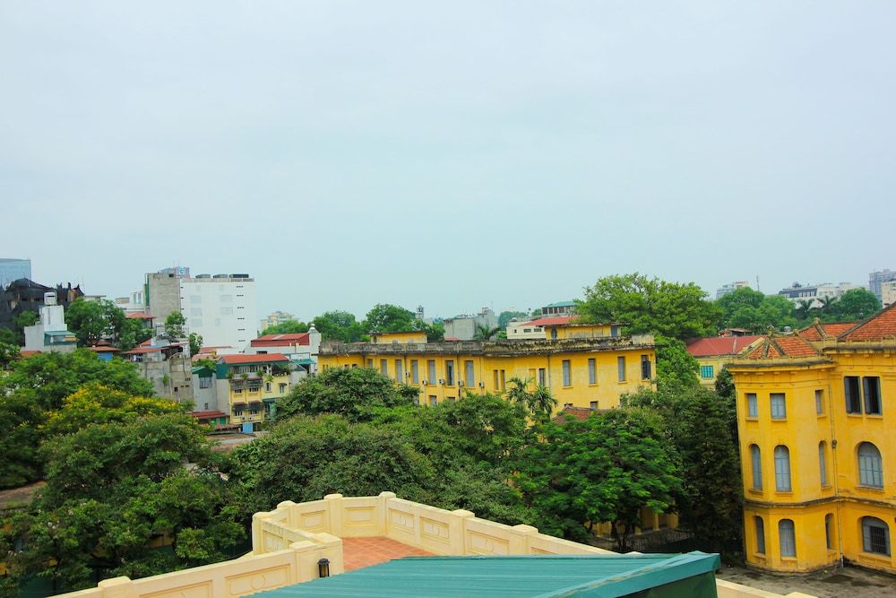 Hanoi Inner Hotel Family Quadruple Room, City View 5