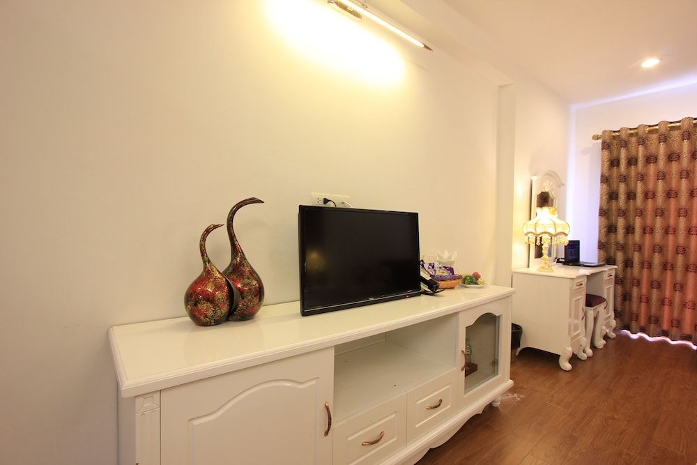 Hanoi Inner Hotel Family Quadruple Room, City View 7