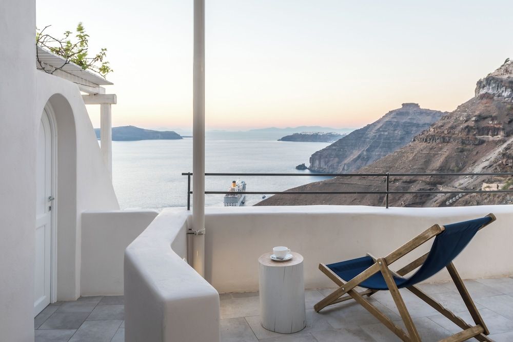 Porto Fira Suites Suite 9