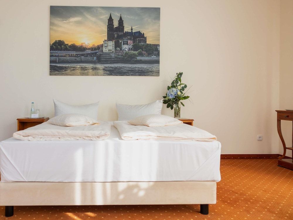 Privilege, Suite, 1 Double Bed with Sofa bed, Bathtub
