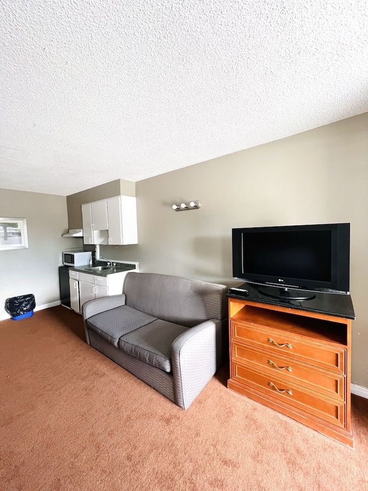 Fairway Inn by the Falls Standard Room, 2 Double Beds 6