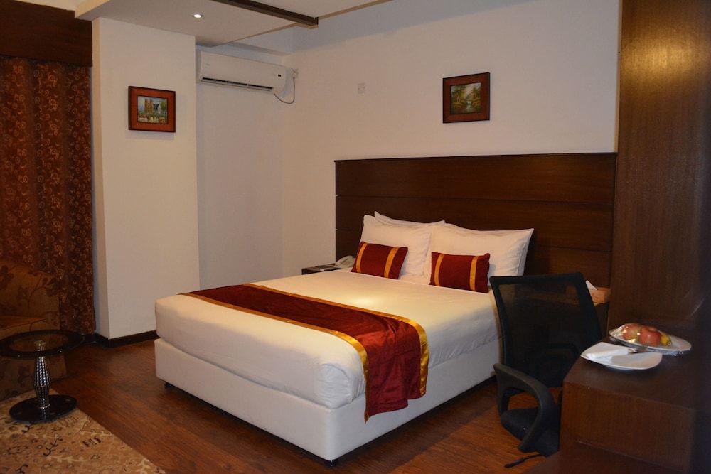 undefined Grand Oriental Hotel 4