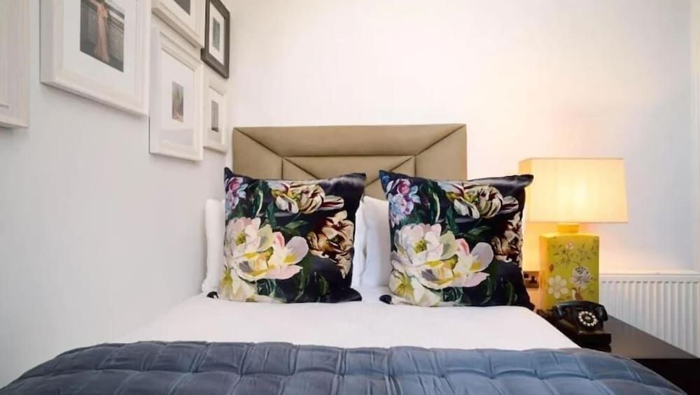 undefined Black Ivy Hotel 2