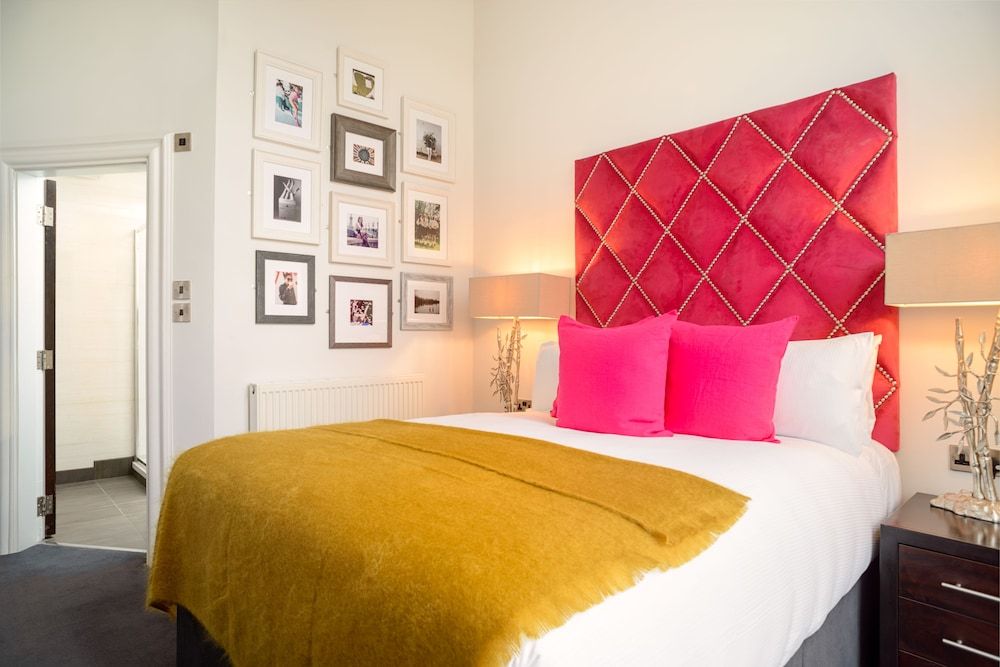 Black Ivy Hotel Standard Double Room, 1 King Bed, Park View 10