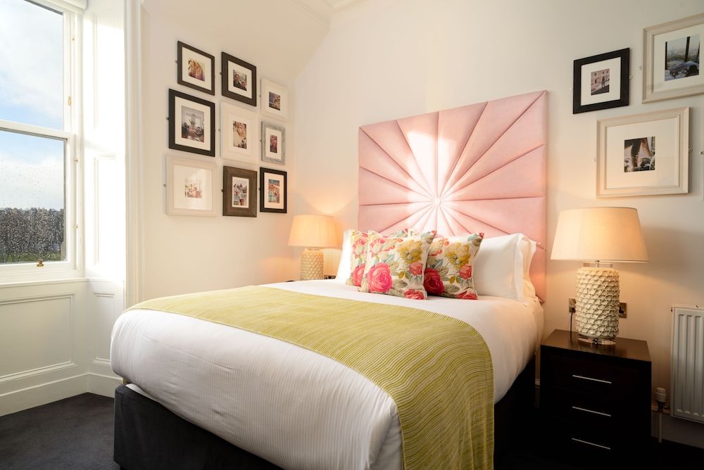 Black Ivy Hotel Standard Double Room, 1 King Bed, Park View 4