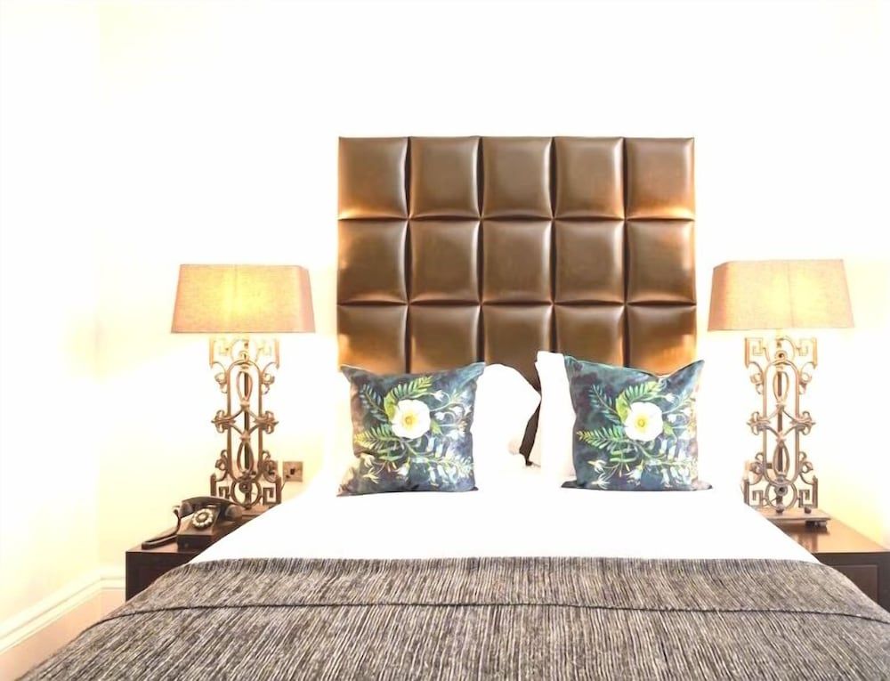 Black Ivy Hotel Standard Double Room, 1 King Bed, Park View 16