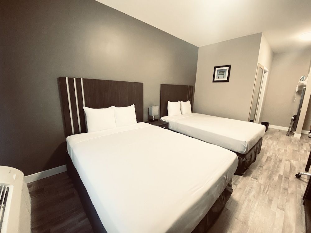 Econo Lodge Room, 2 Queen Beds, Non Smoking (Efficiency, Upgrade)