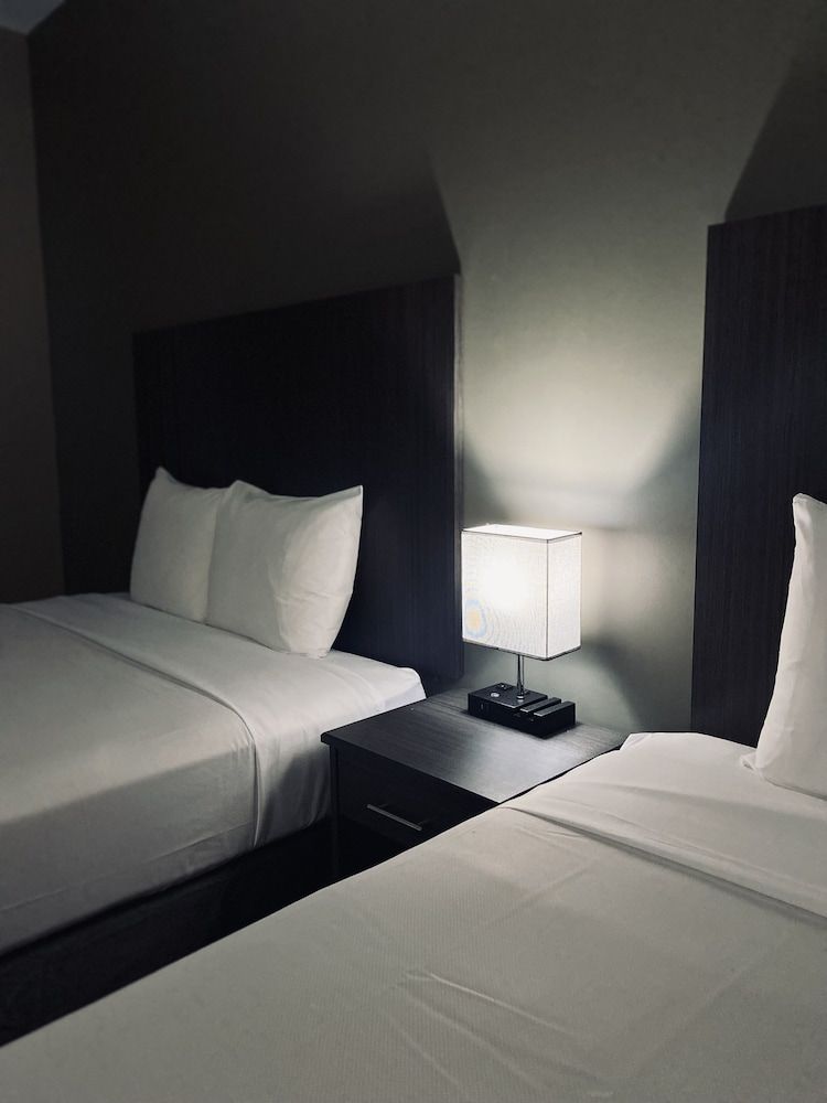 Econo Lodge Room, 2 Queen Beds, Non Smoking (Efficiency, Upgrade) 2