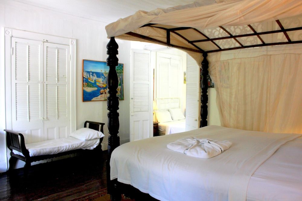 Hotel Florita Three Room Suite