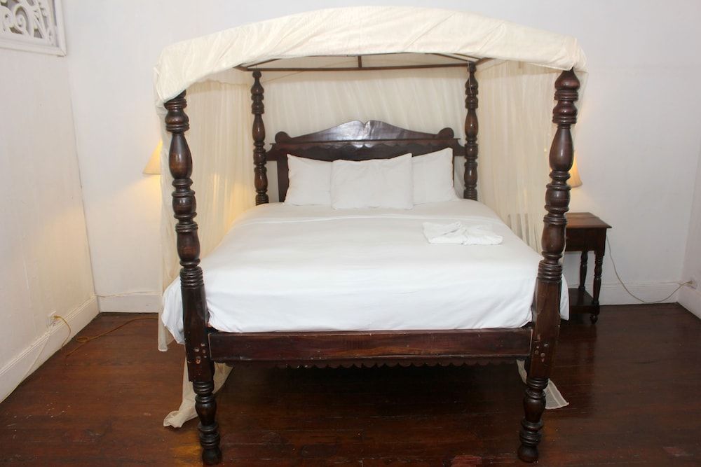 Hotel Florita Three Room Suite 4