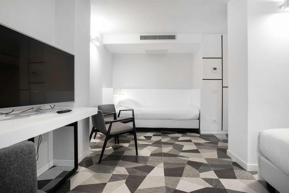 Hotel Cappello D'Oro, BW Signature Collection Deluxe Room, Multiple Beds, Non Smoking (Converts to 2 Twin Beds) 6