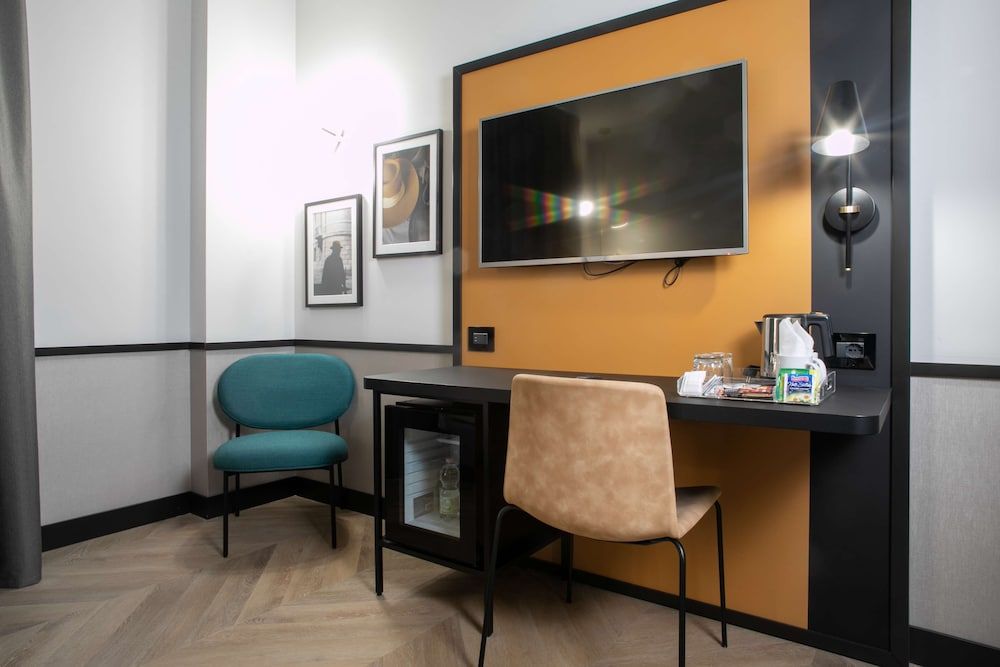 Hotel Cappello D'Oro, BW Signature Collection Deluxe Room, Multiple Beds, Non Smoking (Converts to 2 Twin Beds) 7