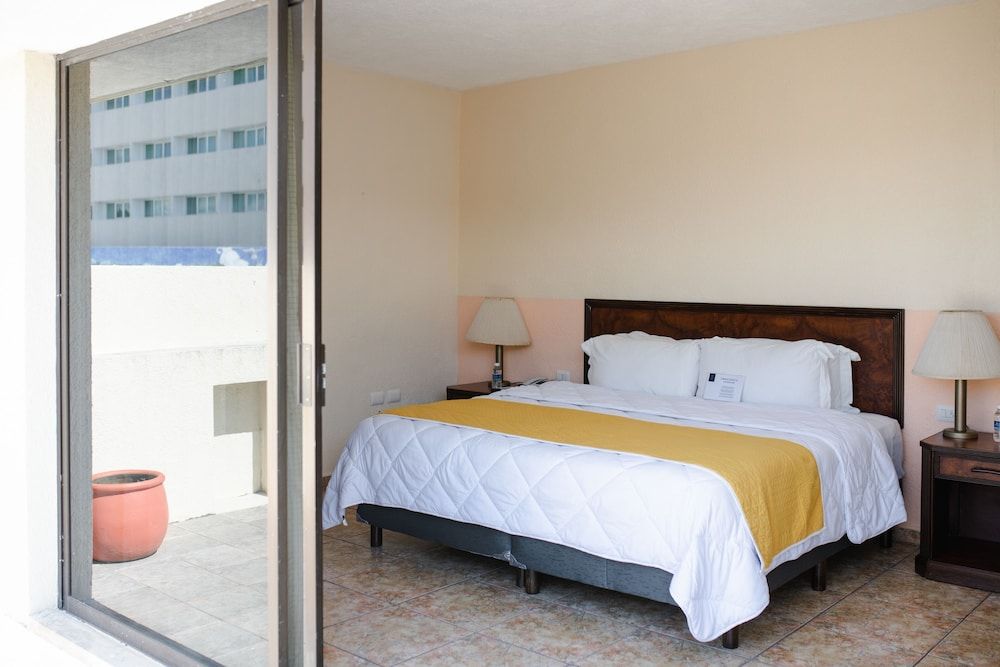 Hotel Los Aluxes Executive Suite 9