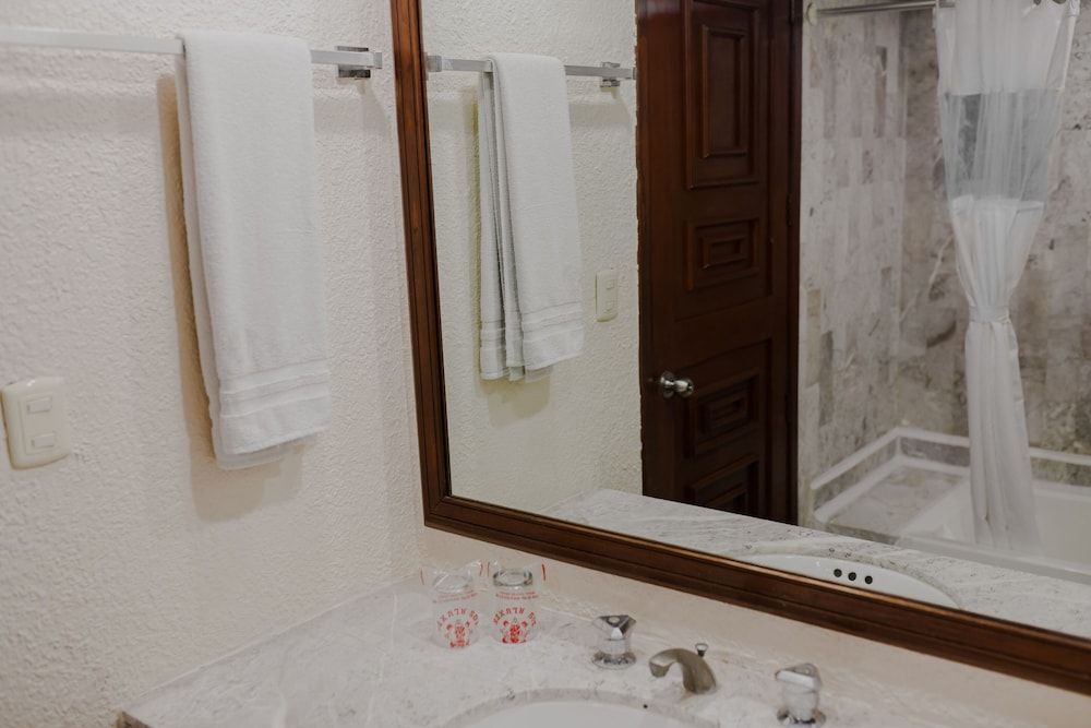 Hotel Los Aluxes Standard Room 8